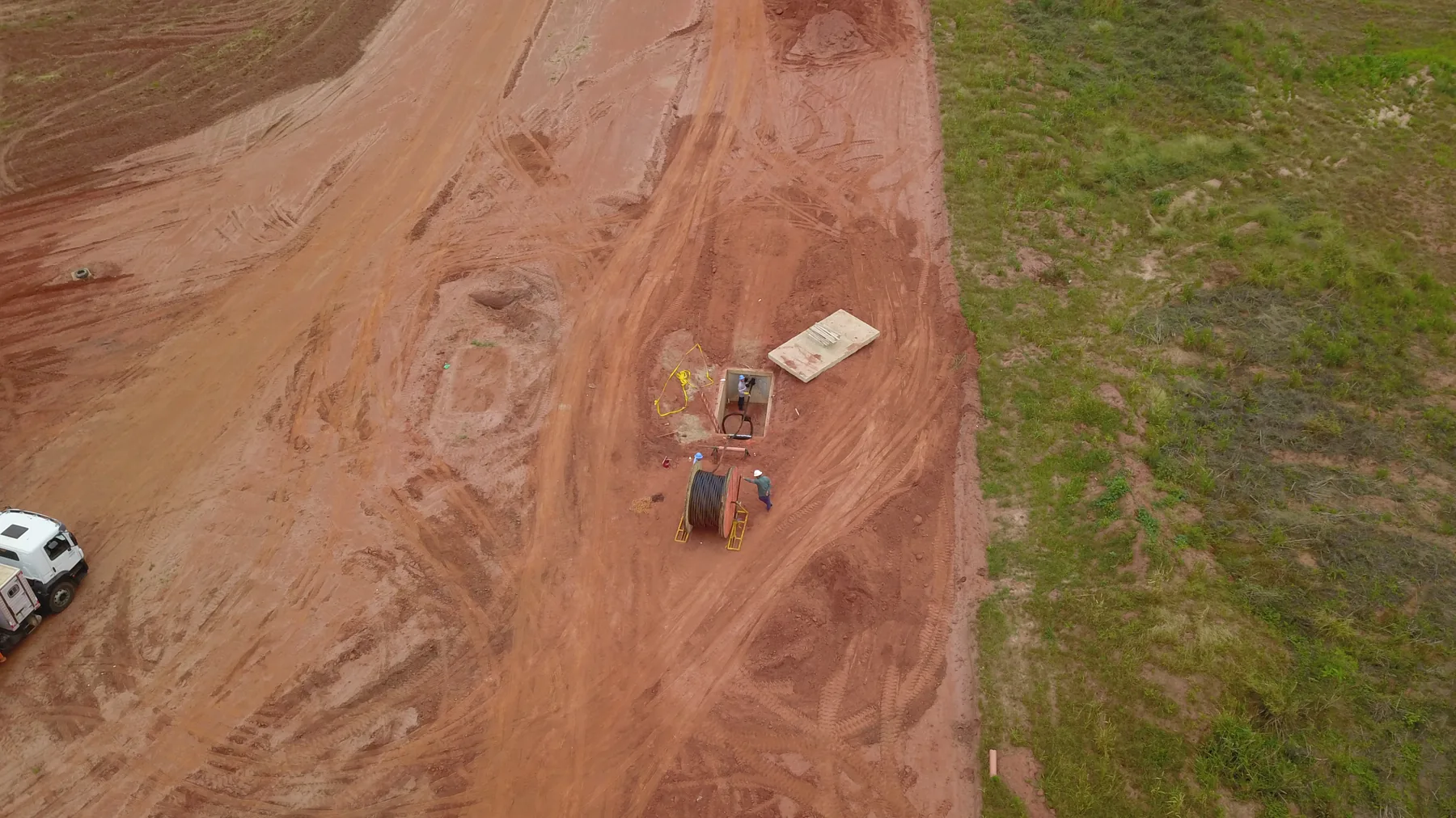Frente de trabalho com infraestrutura subterrânea