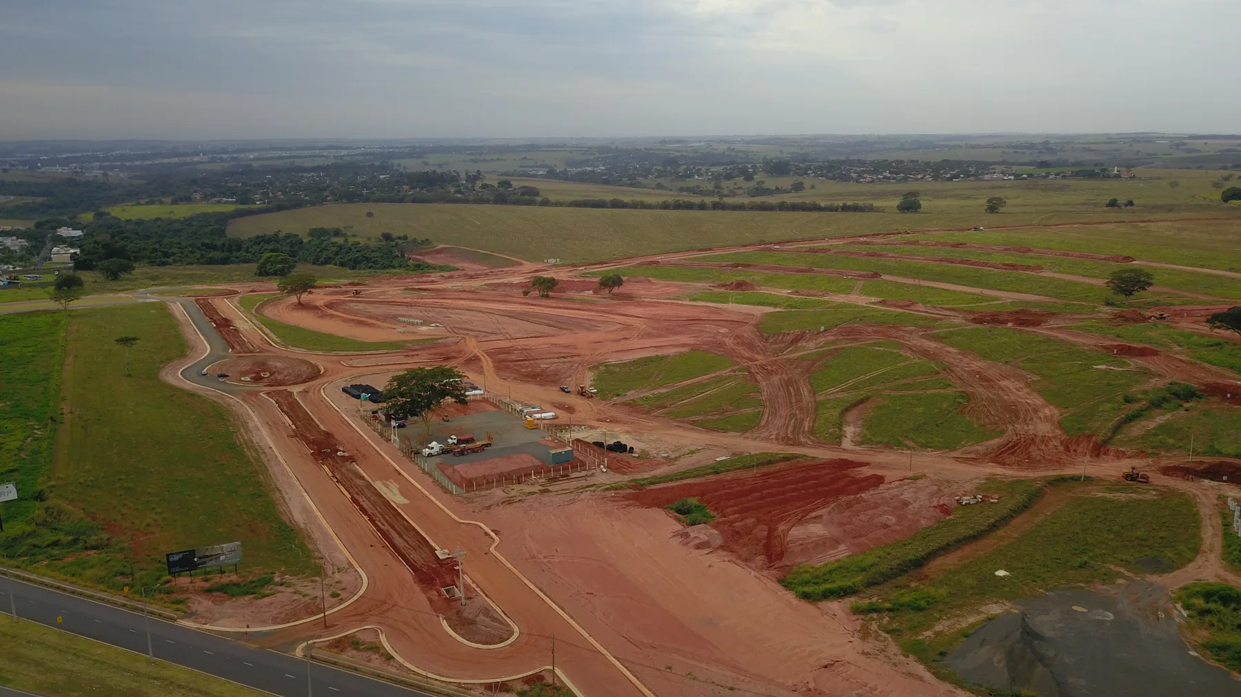 Vista aérea de infraestrutura em desenvolvimento